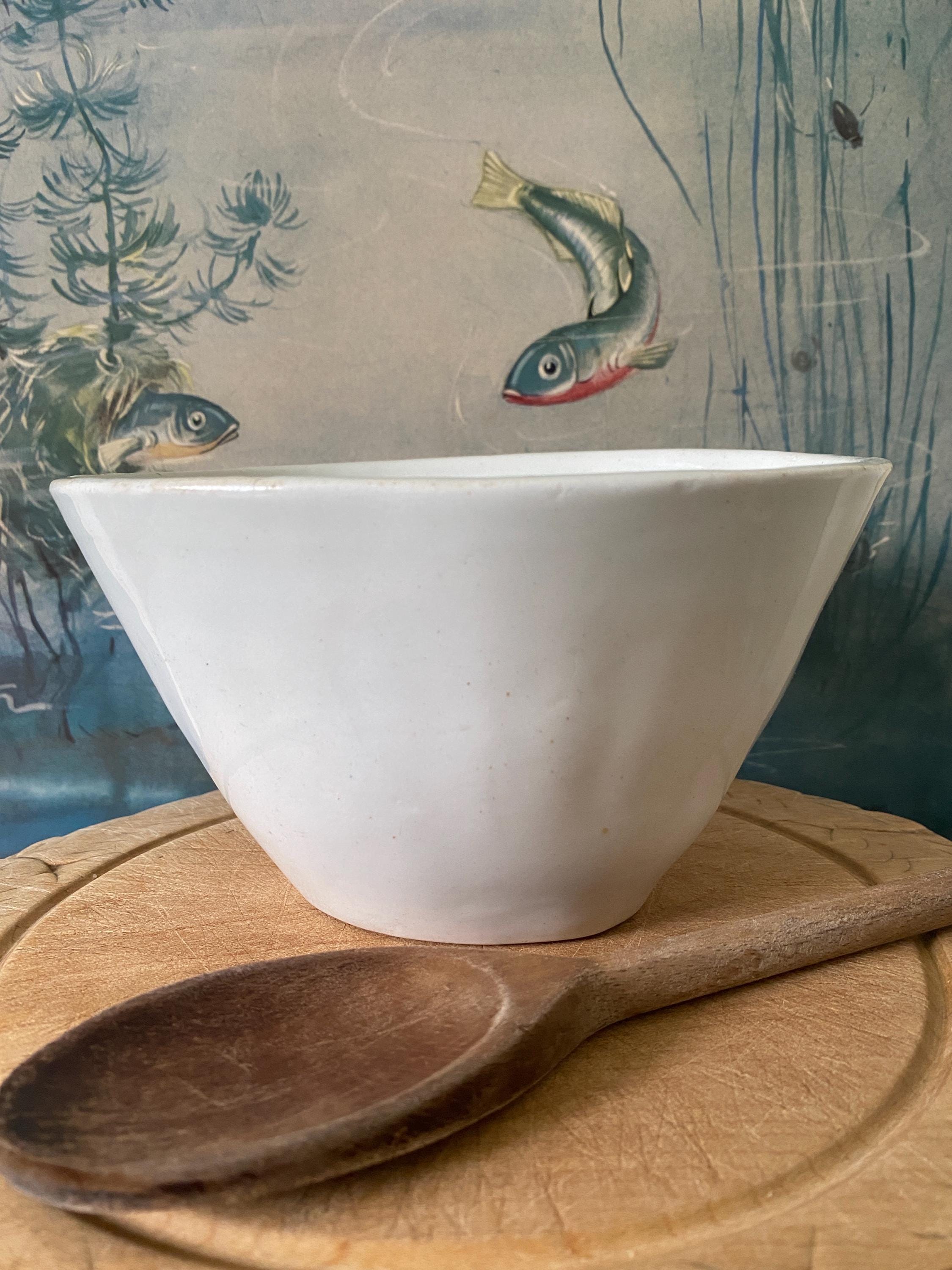 A white ceramic vintage jelly mould