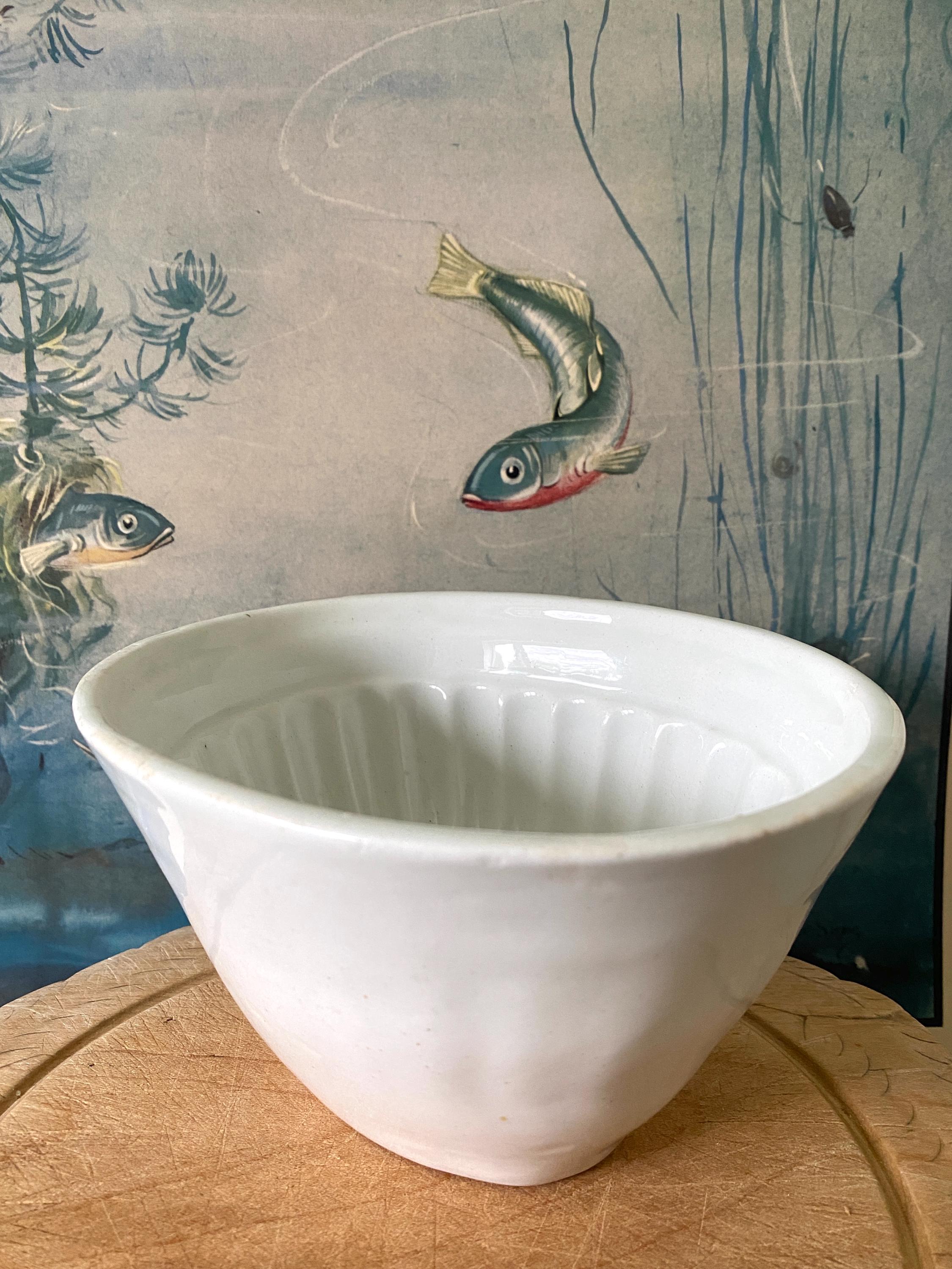 A white ceramic vintage jelly mould