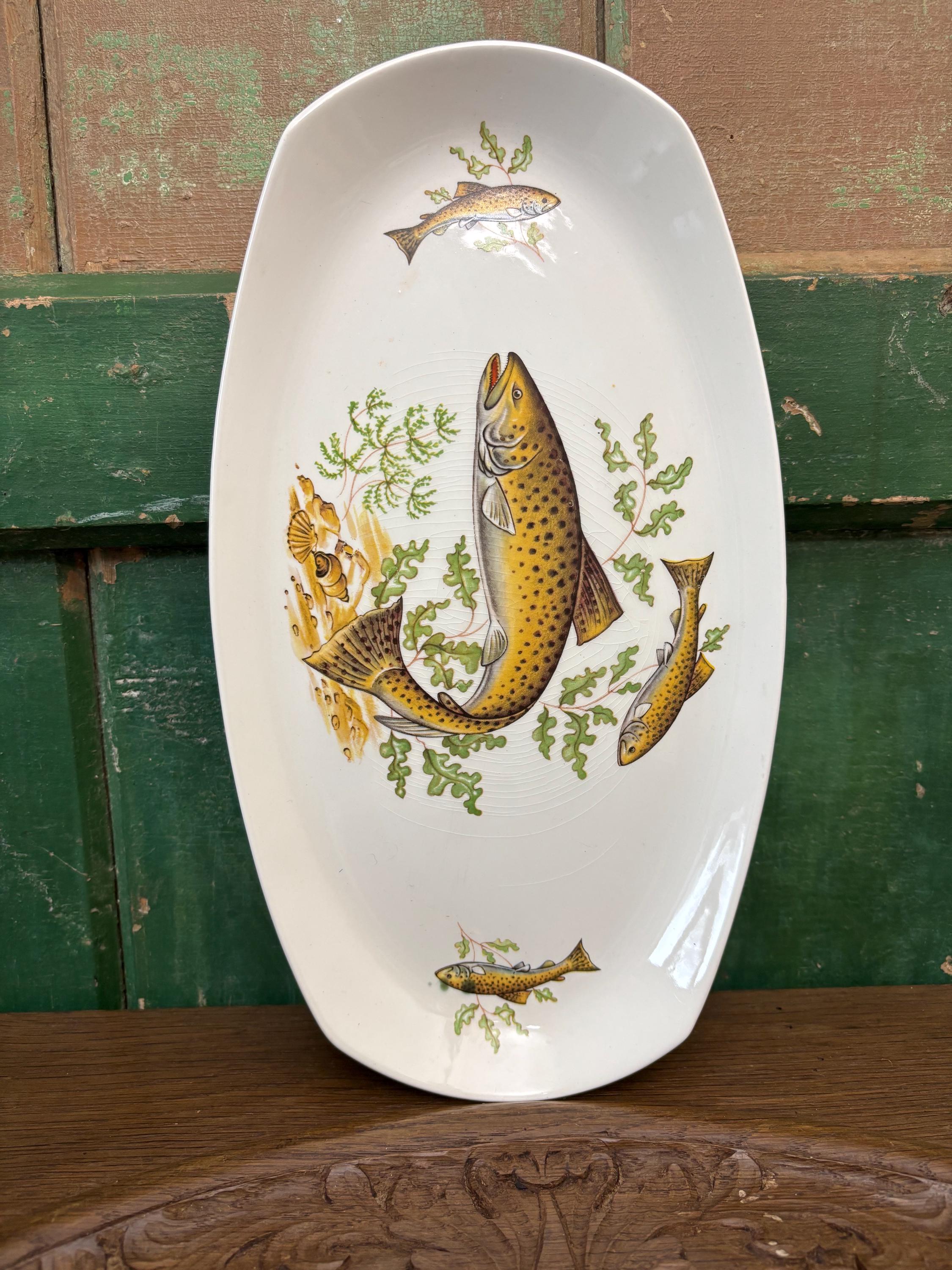 Decorative ceramic platter with fish and seaweed design