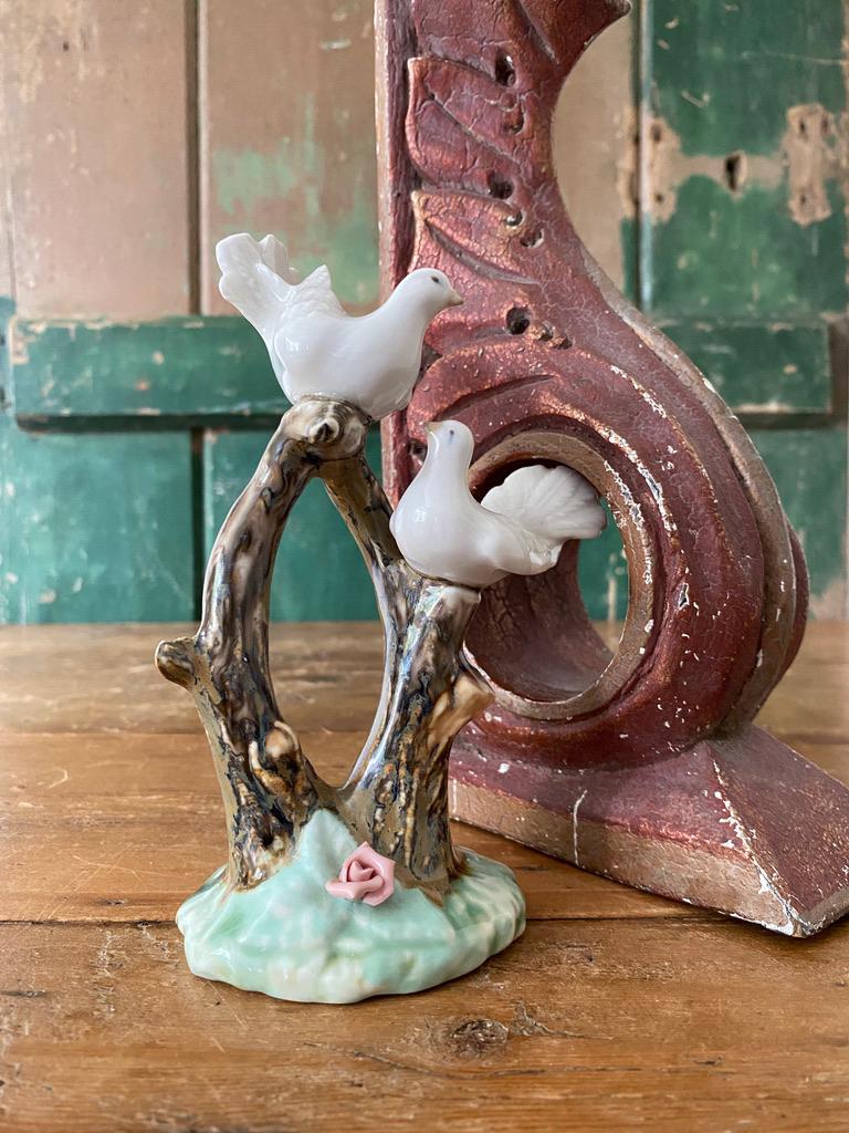 Decorative figurine with two white birds on a branch 