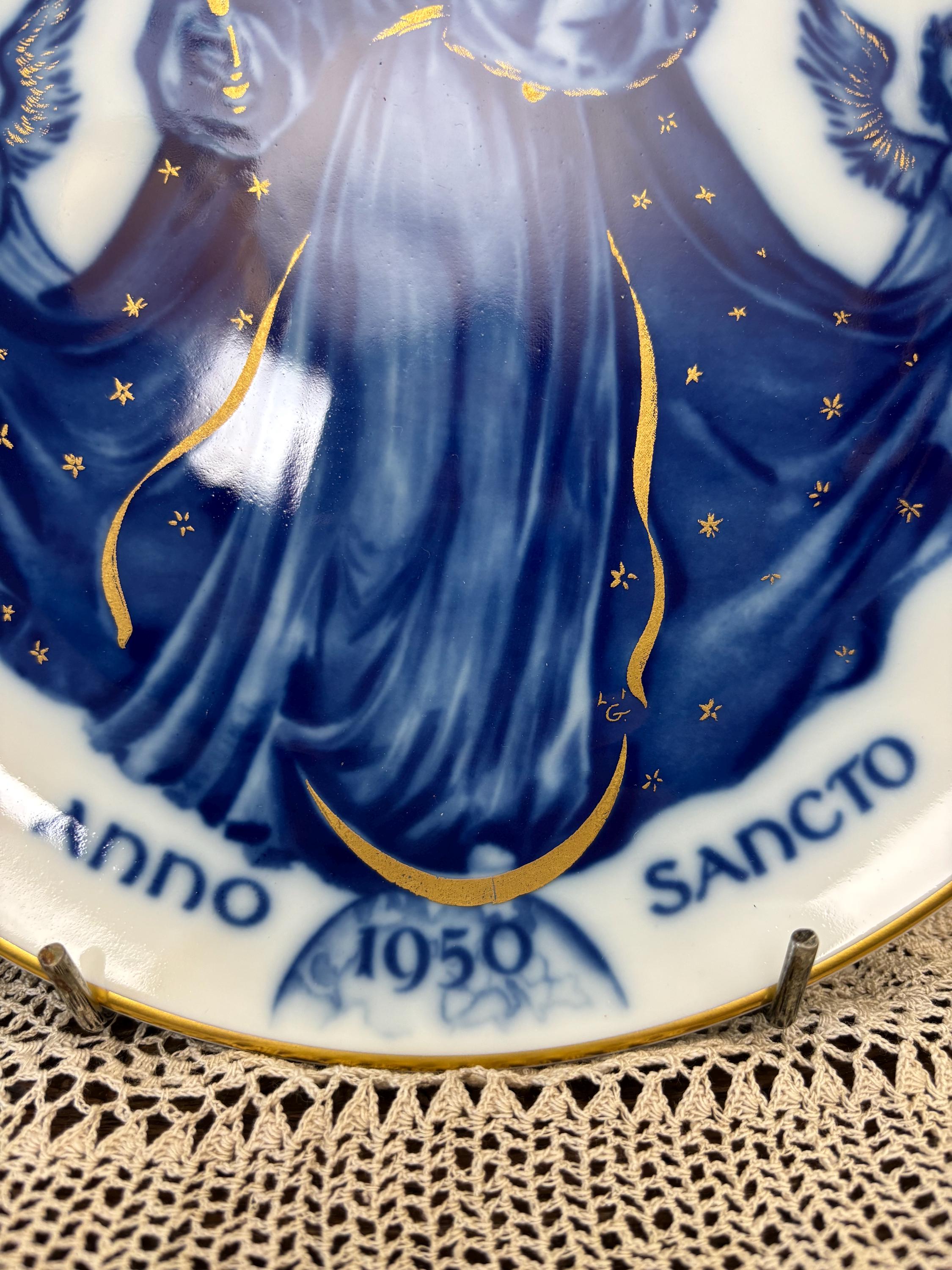 Decorative plate with blue and gold design, featuring 'Anno Sancto 1950'.