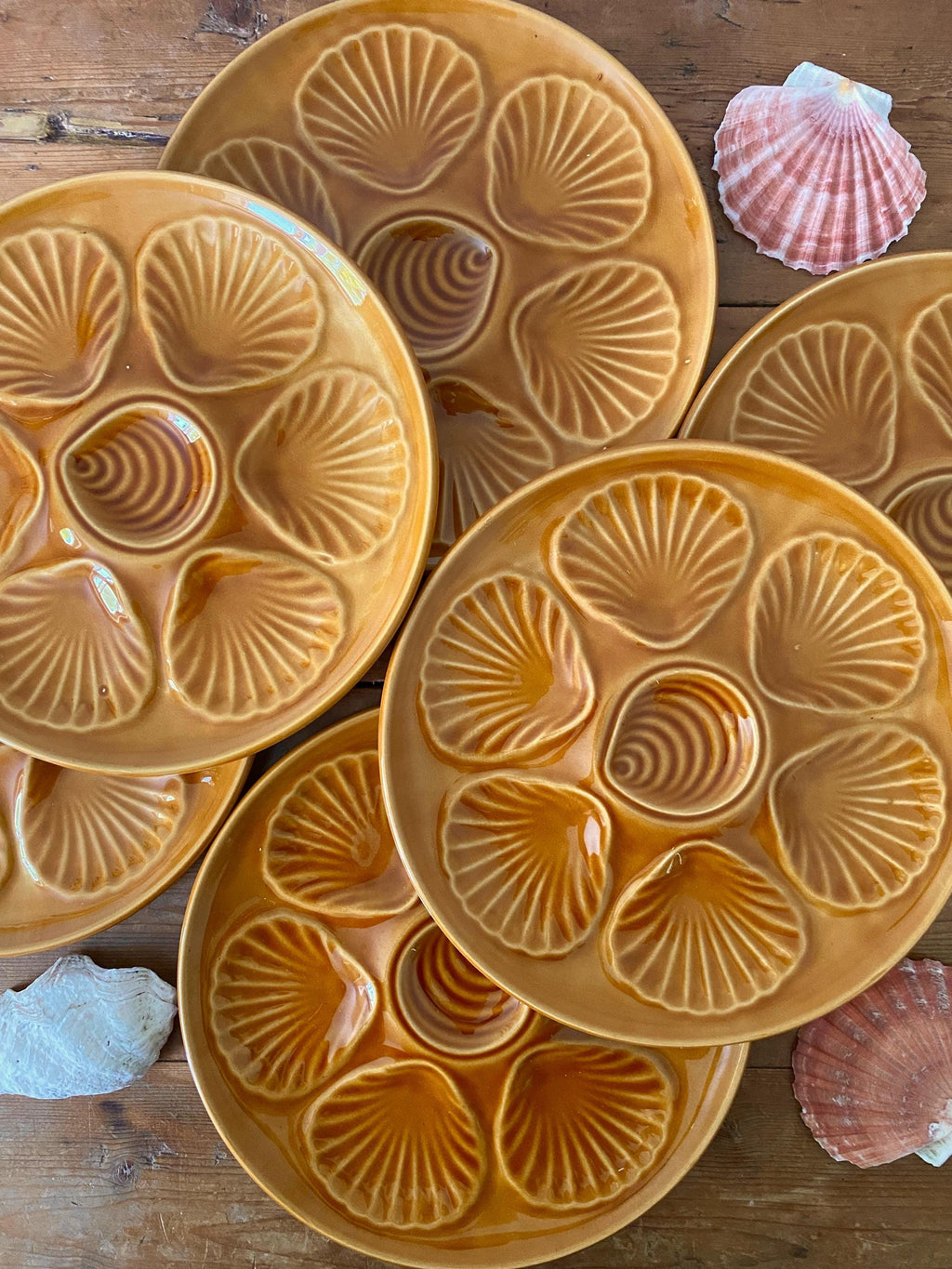 Ochre colour oyster plate