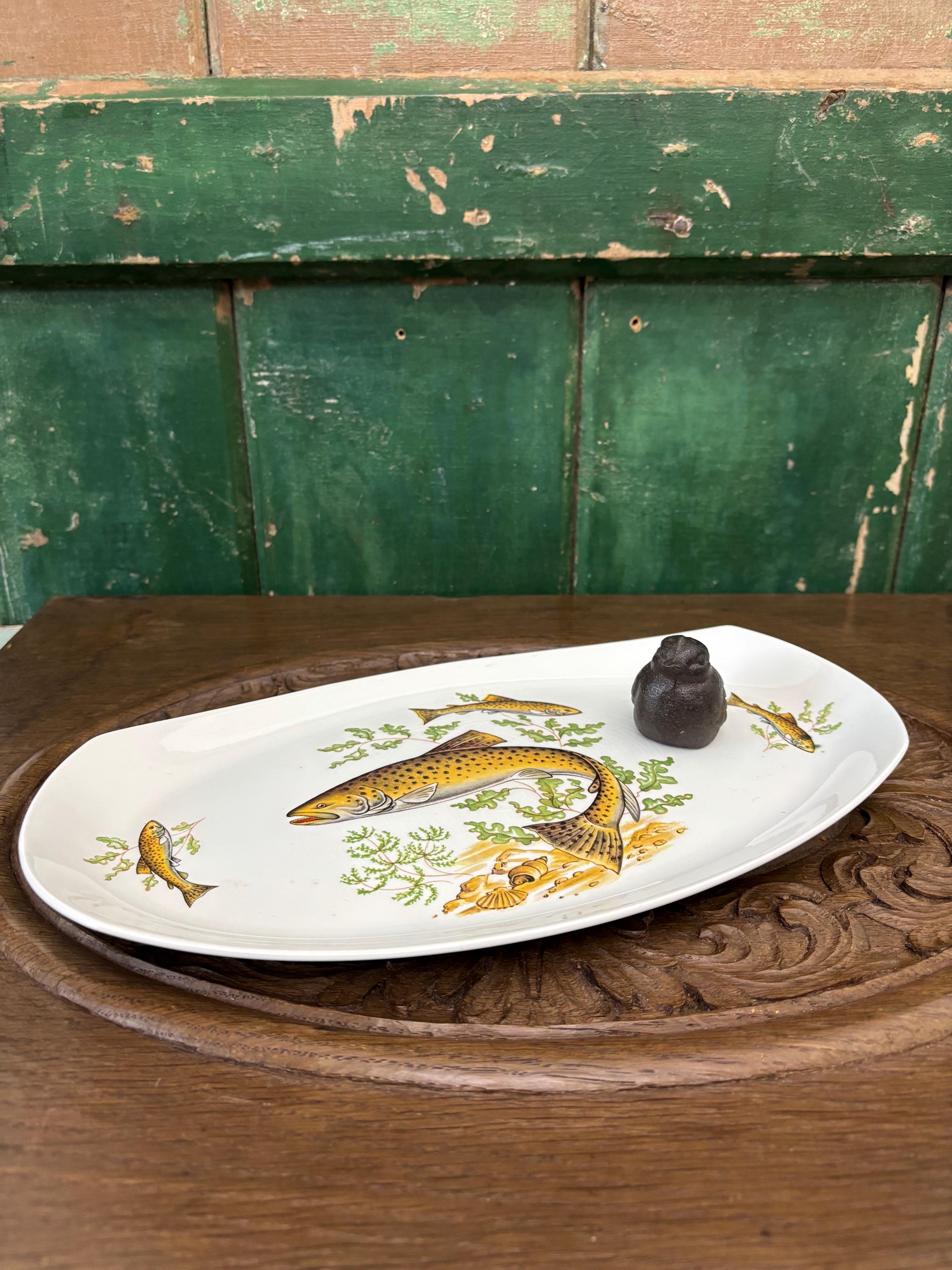 Decorative ceramic platter with fish and seaweed design
