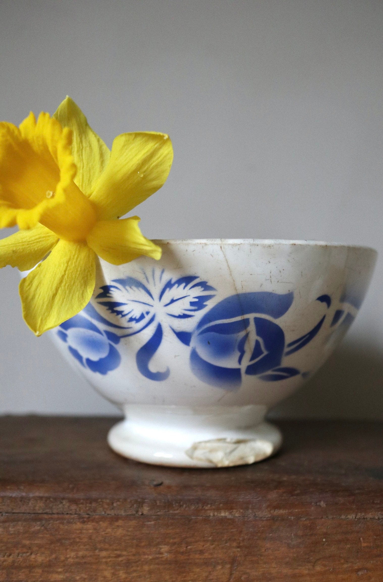 Cafe au lait bowl with blue floral pattern