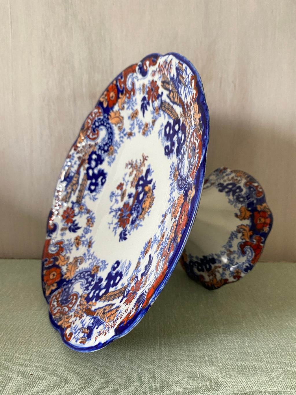 Decorative ceramic pedestal bowl 