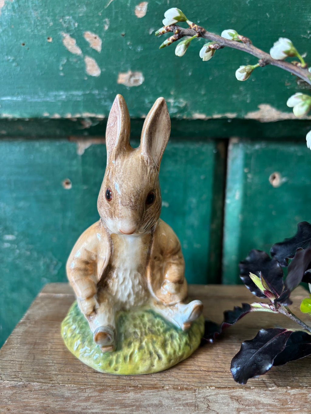 Decorative rabbit figurine seated
