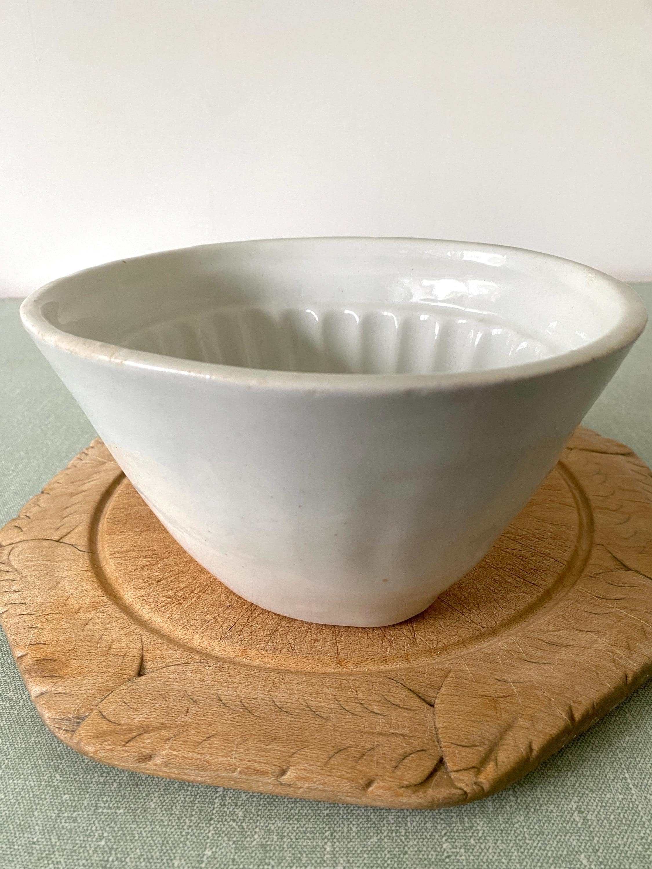 A white ceramic vintage jelly mould