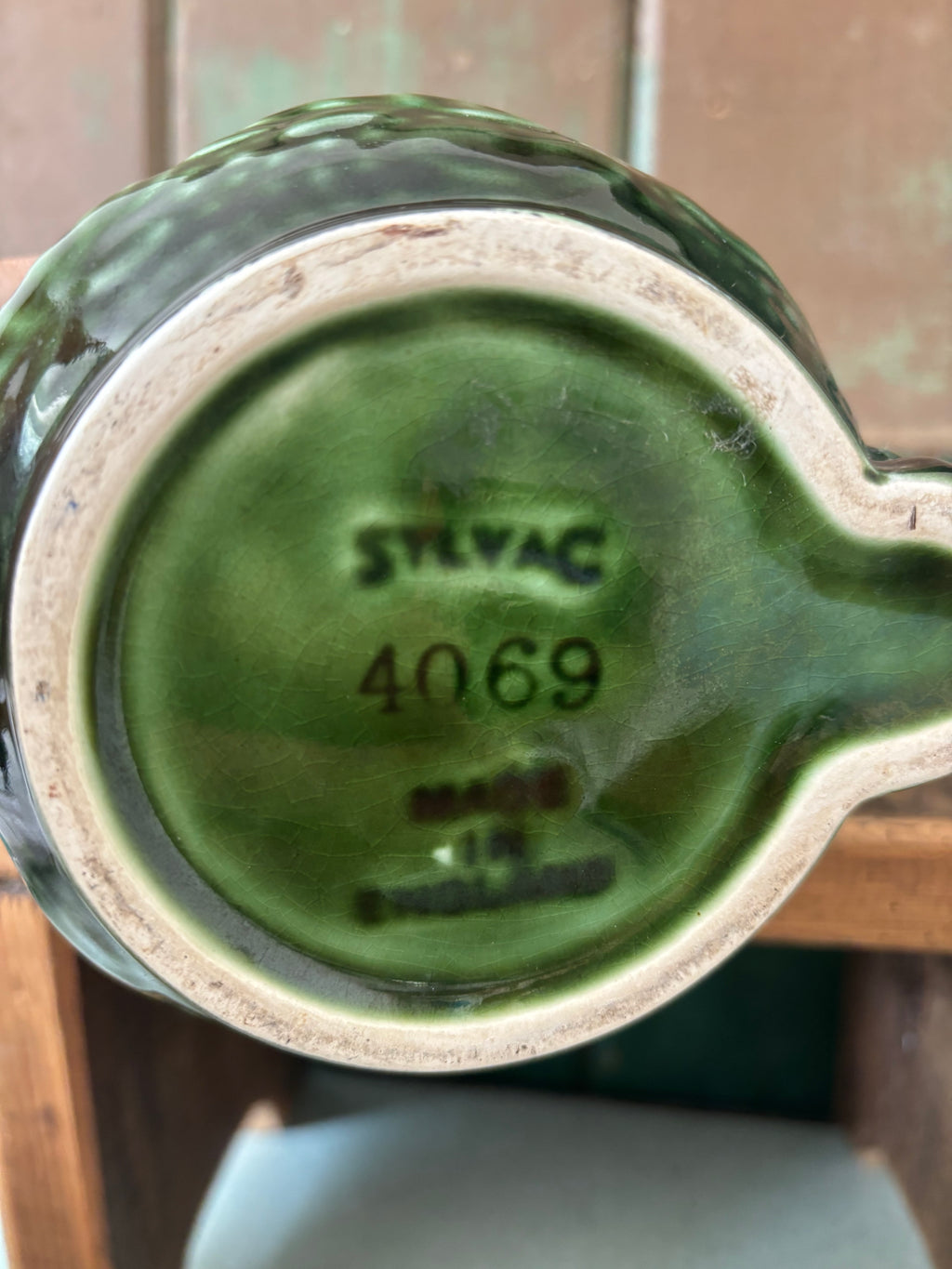 Maker's mark of Sylvac heron vase no 4069.