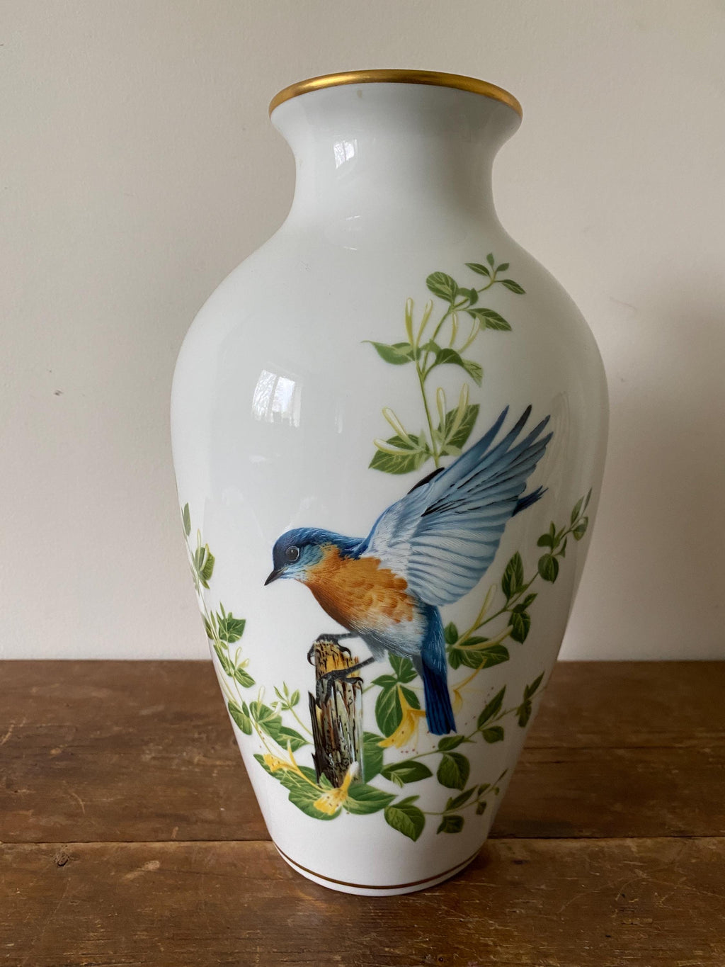 Franklin Mint Vase with bluebird pattern