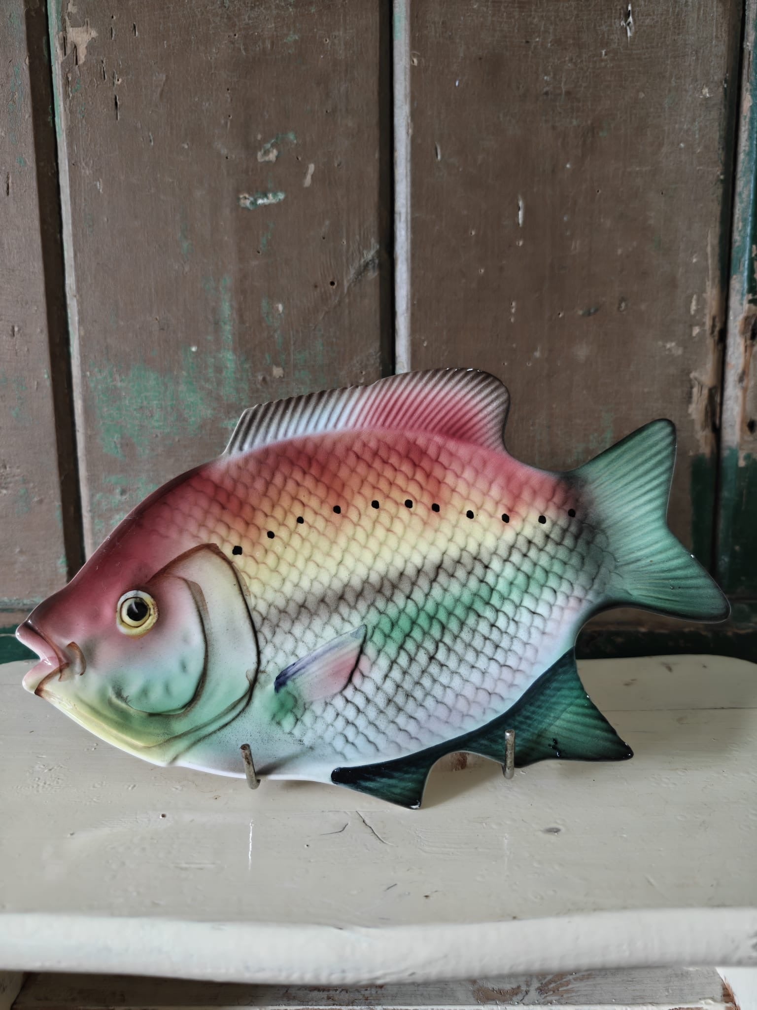 Decorative ceramic fish plate