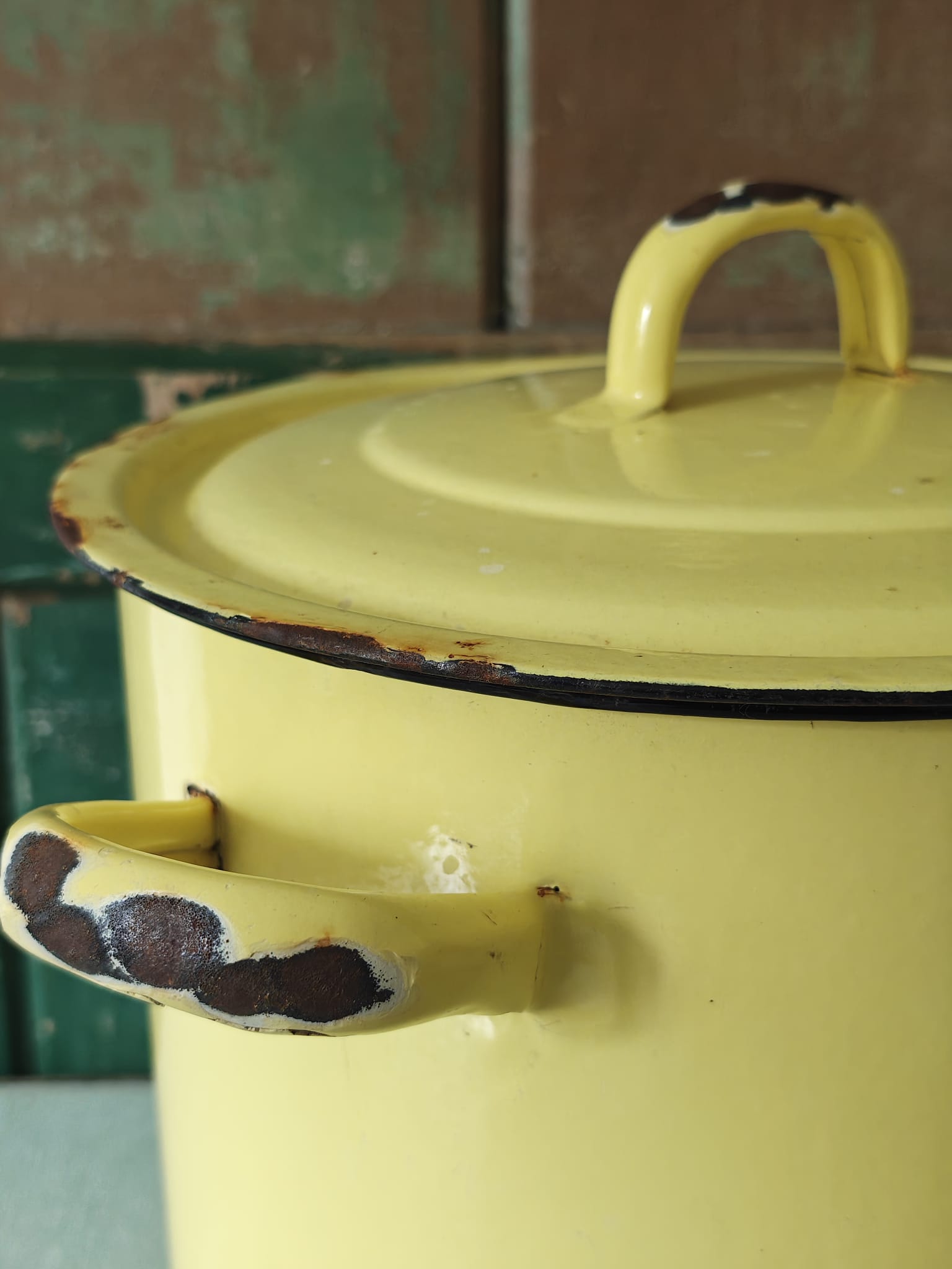 Yellow metal cooking pot.