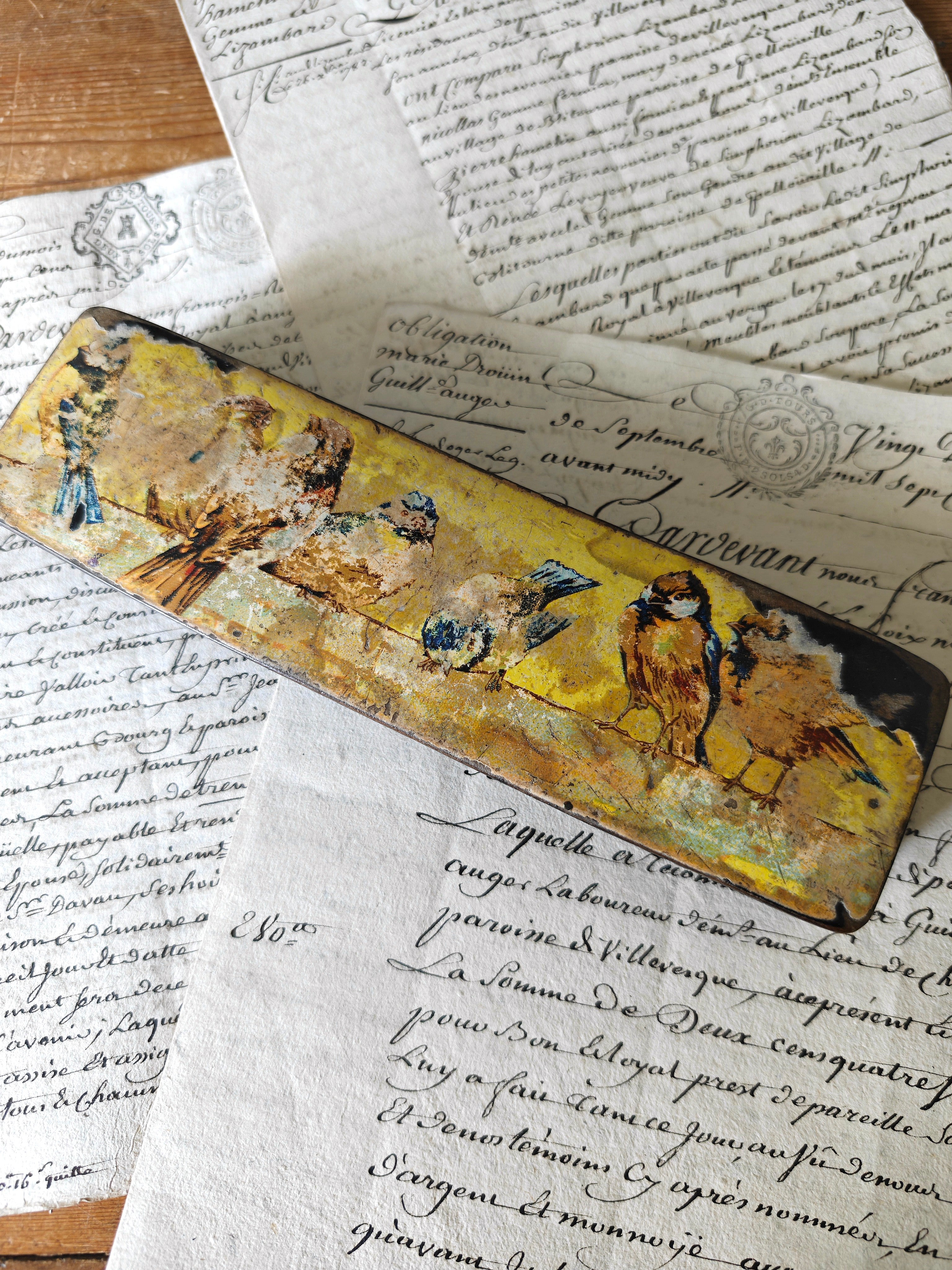 Vintage decorative box with bird design