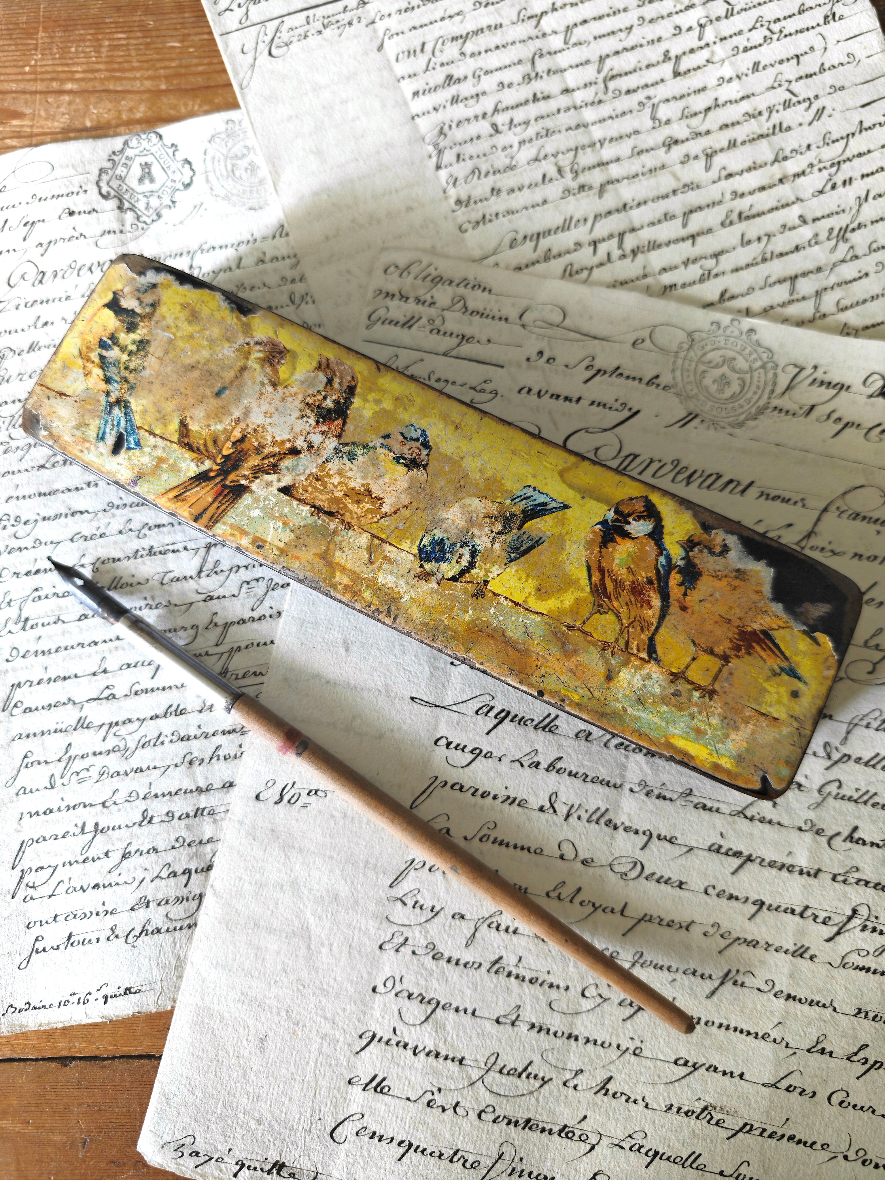 Decorative pen box with bird design
