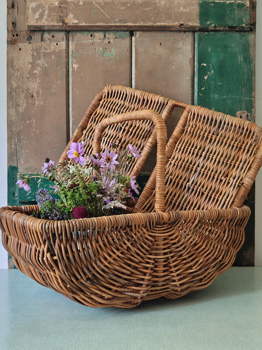 Wicker picnic basket 