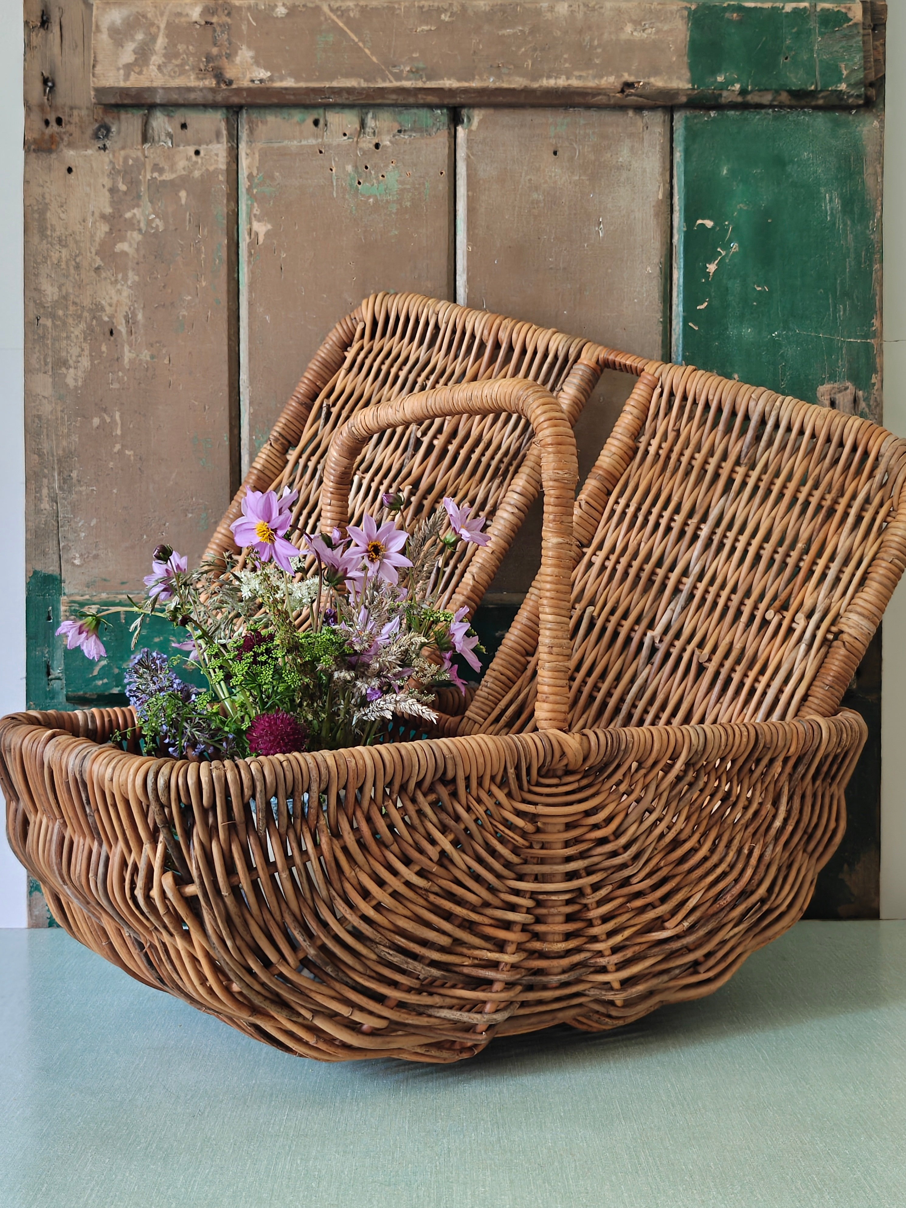 Wicker picnic basket 