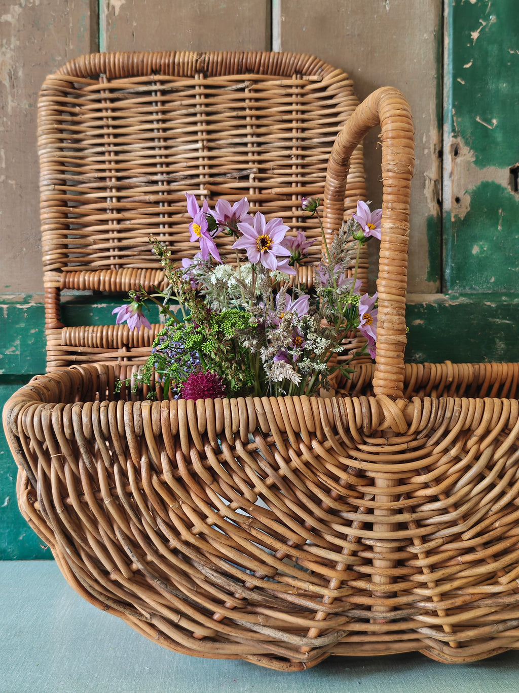 Wicker picnic basket 