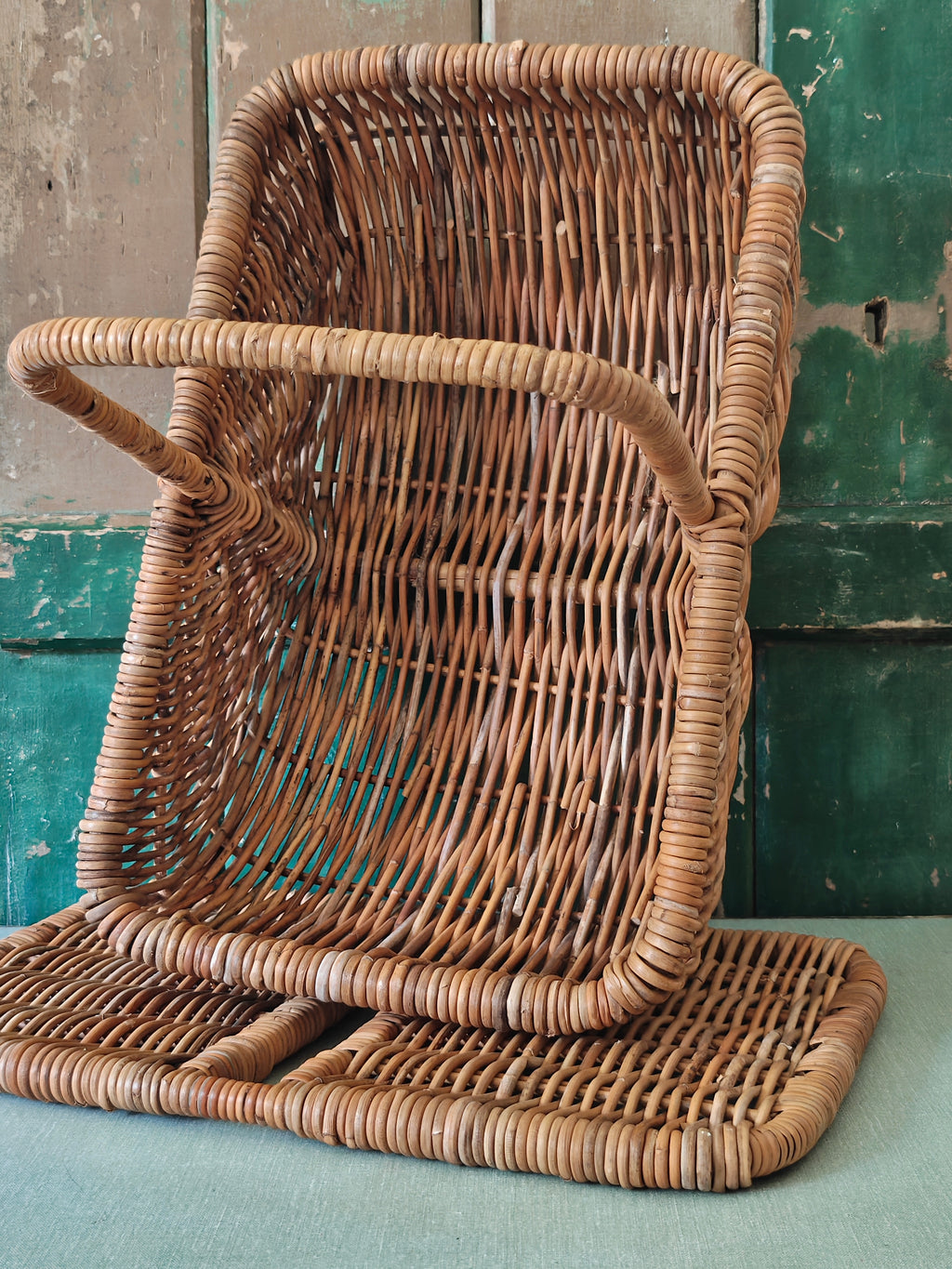 Wicker picnic basket 
