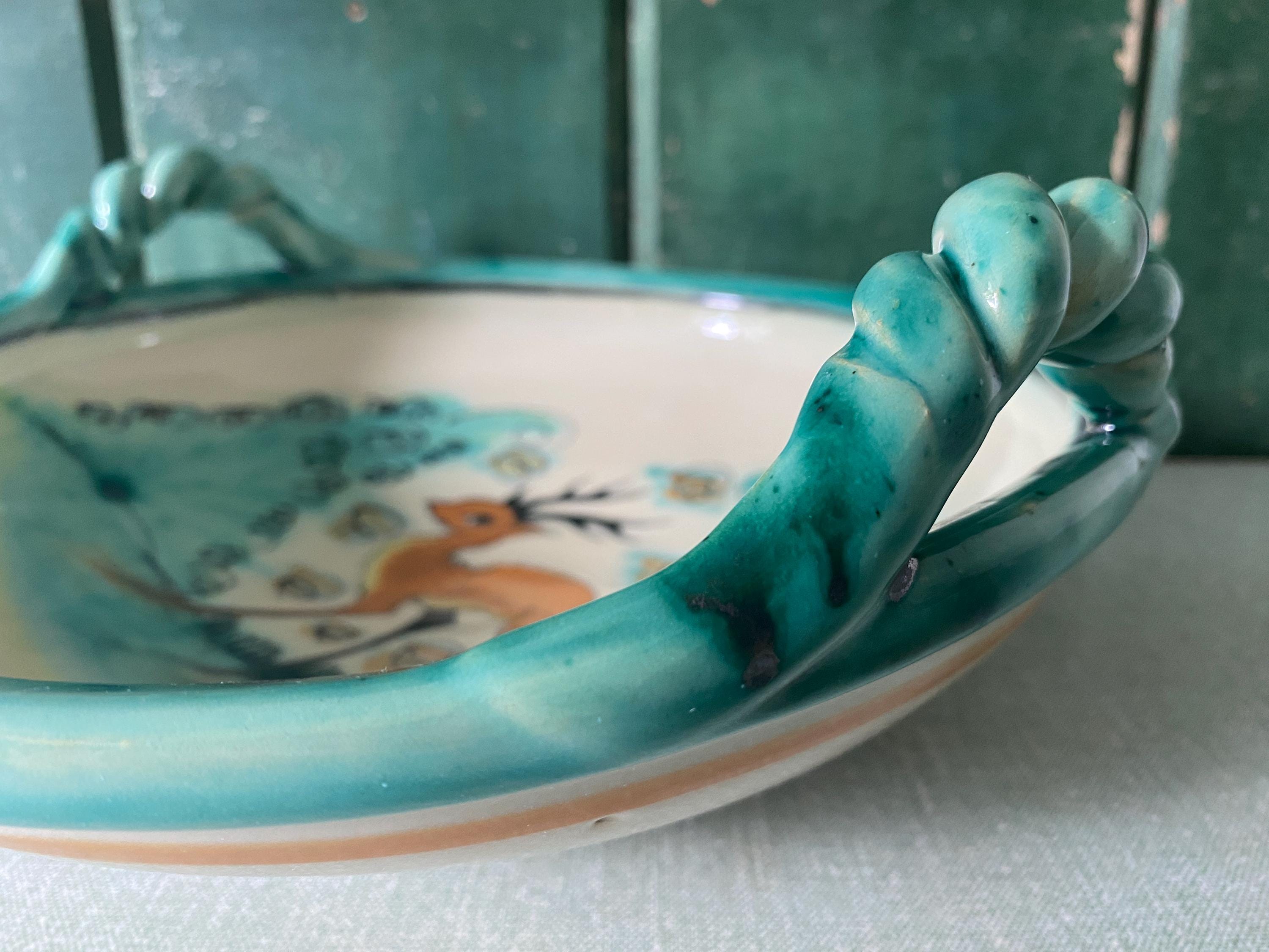 Ceramic bowl with decorative handle 