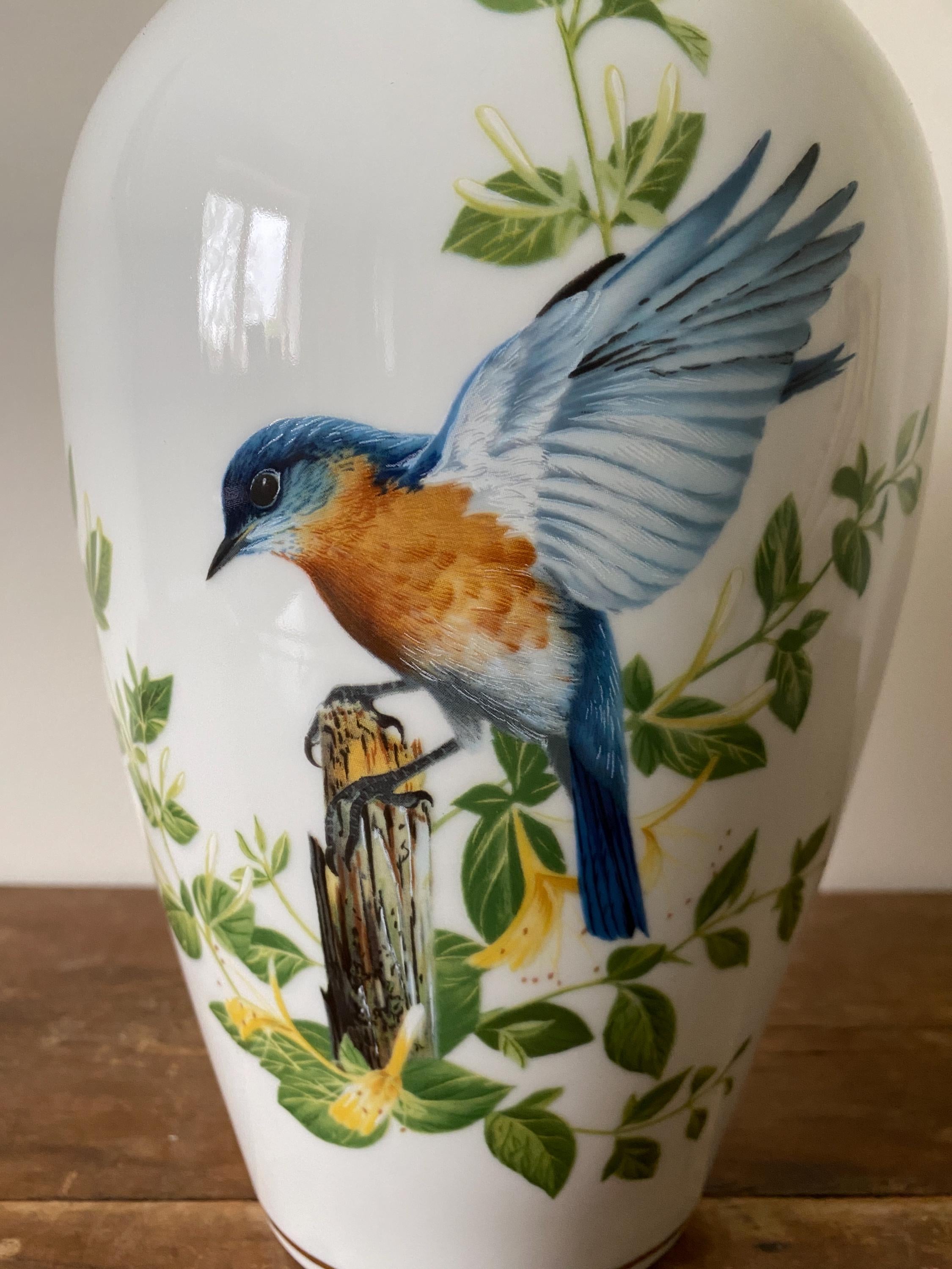 Vase with a bird and leaf design 