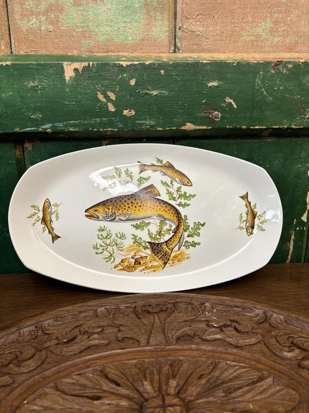 Decorative ceramic platter with fish and seaweed design