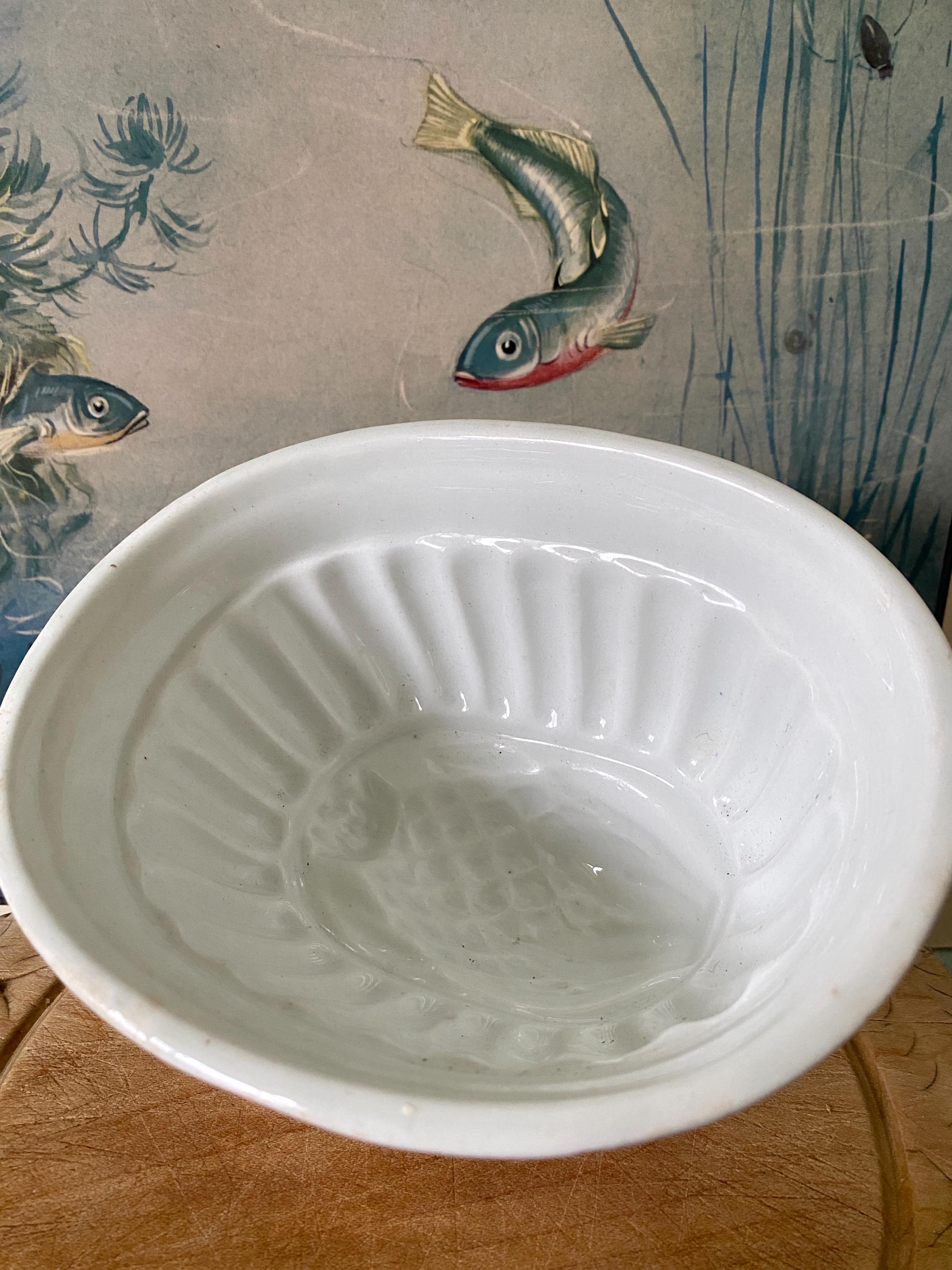 A white ceramic vintage jelly mould