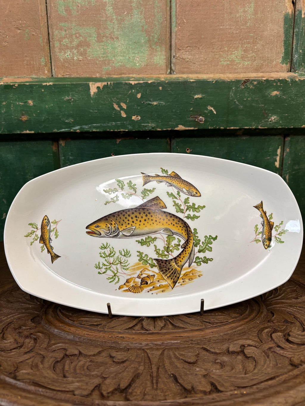 Decorative ceramic platter with fish and seaweed design