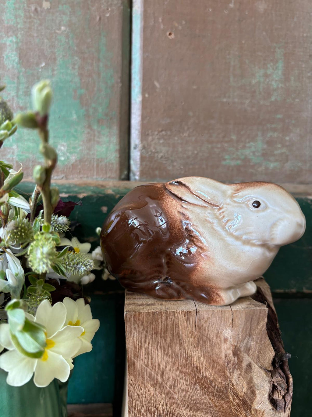 Ceramic rabbit figurine squatting